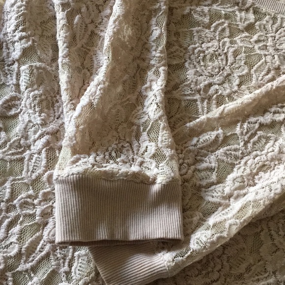 EXPRESS Floral Laced Top! - Picture 10 of 12